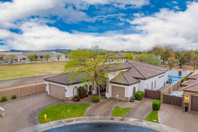 Beautiful 6-bedroom basement home - Beautiful 6-bedroom basement home