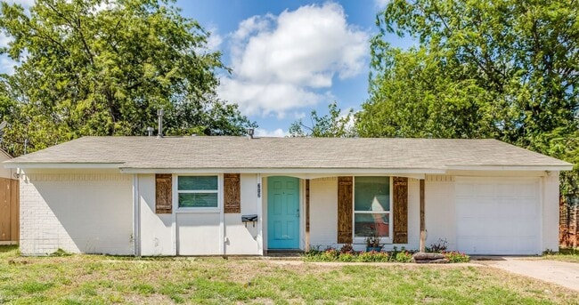 Building Photo - 712 SW Sunset Ln