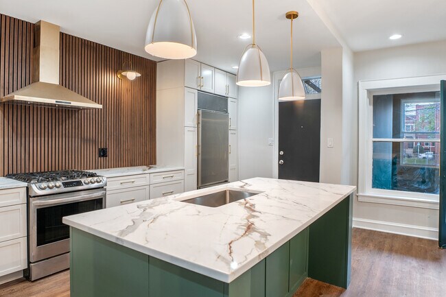 Photo - 660 E 51st St Unit 1A