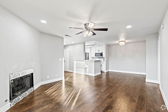 Building Photo - Gorgeous Renovated Condo in Guard Gated Ne... Unit 2004