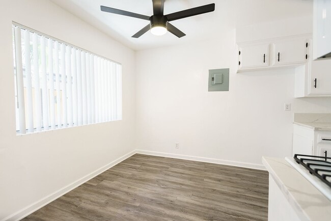 Photo - 18404 Vincennes Street