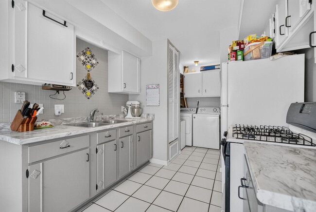 2303 Aster Dr