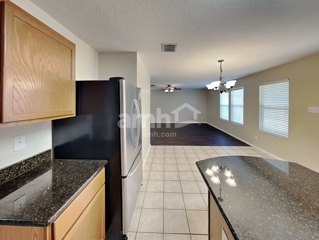 Photo - 8514 Silver Brush