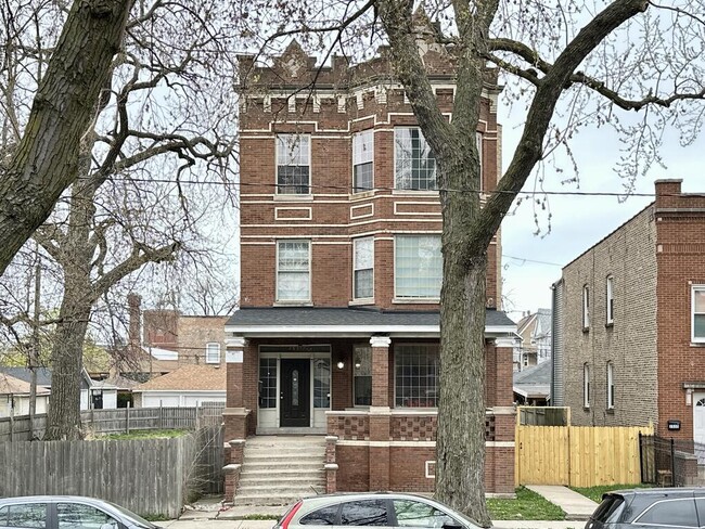 Photo - 2537 N Kildare Ave Apartments