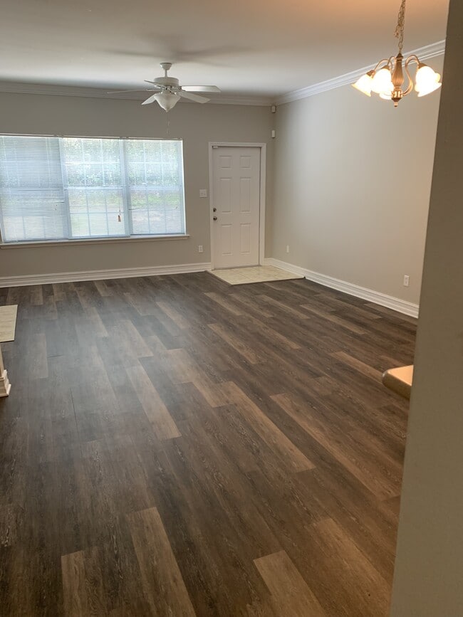 Photo - 1561 Crescent Hills Dr