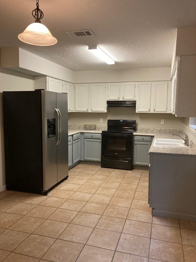 Photo - 285 Willow Ave