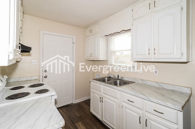 Photo - 4053 Chippewa Rd