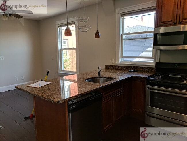 Photo - 717 Parker St