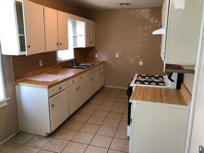 Photo - 1321 NE 44th St