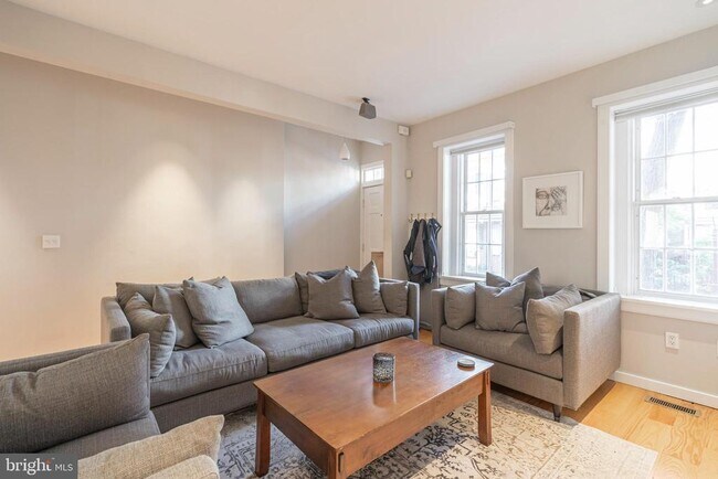 Photo - 220 Delancey St