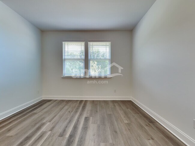 220 Argea Dr