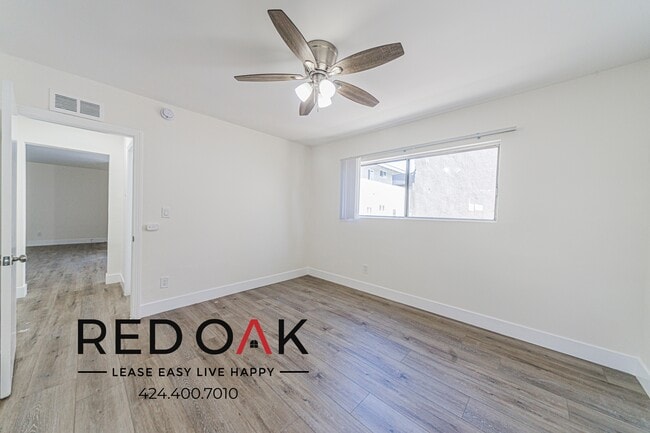 Photo - 7502 Canby Ave Unidad 4