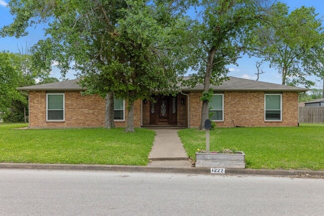 Photo - 1222 Haines Dr