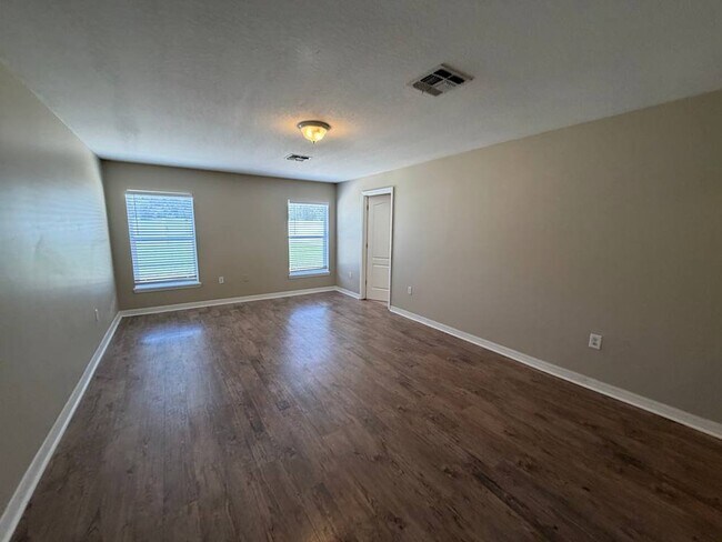 Photo - 1021 Hacienda Cir