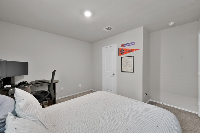 Photo - 13916 Great Pnes Ct