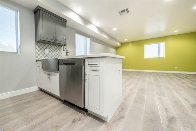 Building Photo - 4820 St Charles Pl