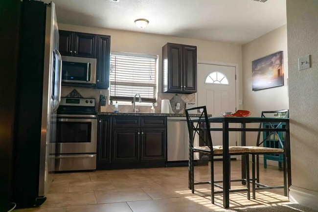 Photo - 1739 E Granada Rd Unidad 1739 E Granada Guest House