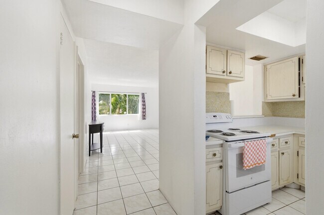 Photo - 1333 E Hallandale Beach Blvd Unit 335