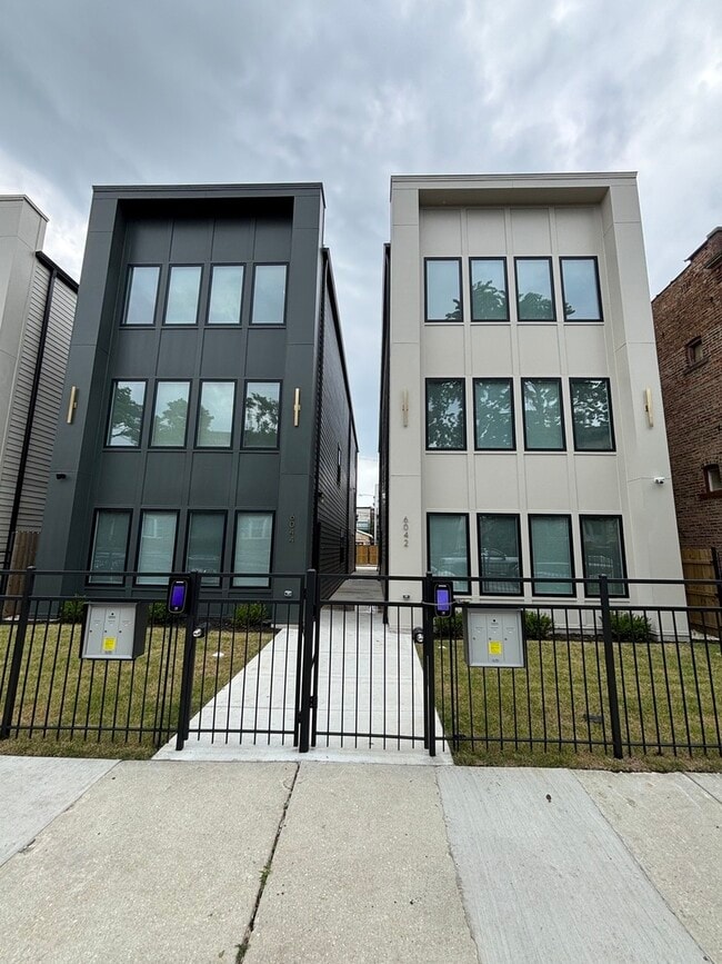 Photo - 6042 S Eberhart Ave Unit 2