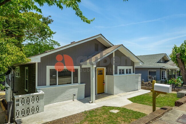 Photo - 1813 E 4th St