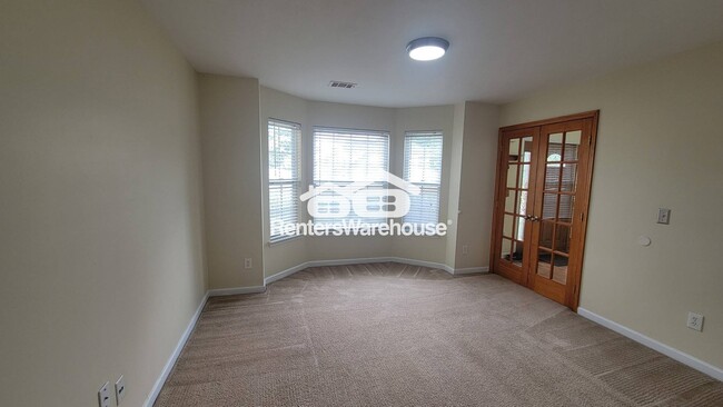 Photo - 118 Laughlin Dr