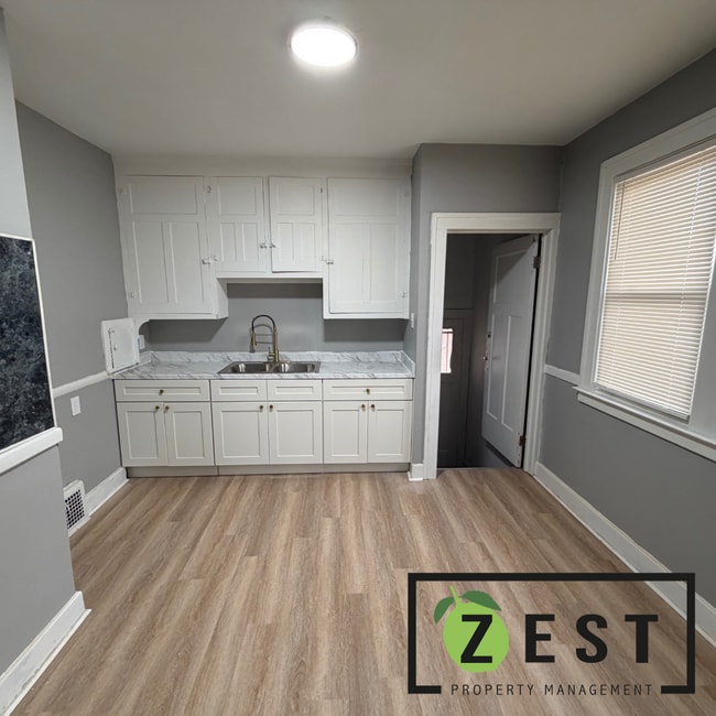 Building Photo - 4055 Beniteau St Unit 4055 Beniteau Upper