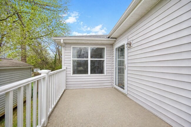 Photo - 141 Northwestern Ave