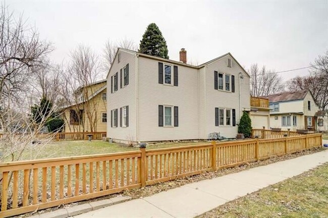 Photo - 7003 Elmwood Ave