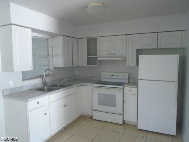 Photo - 4941 Howard St