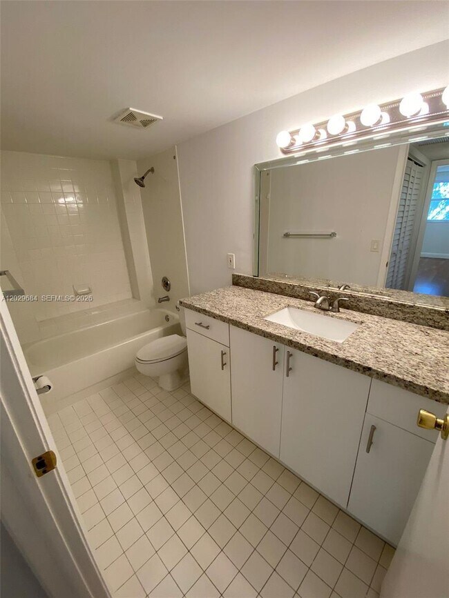 Photo - 8323 Lake Dr Unidad 302