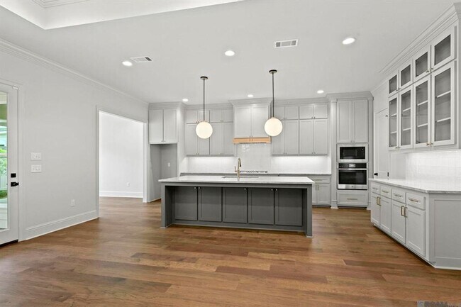 8718 Brentwood Dr