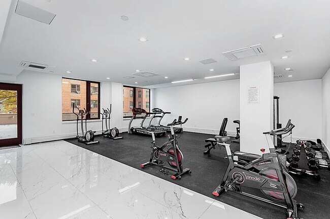 Photo - 3128 Henry Hudson Pky Unidad 706