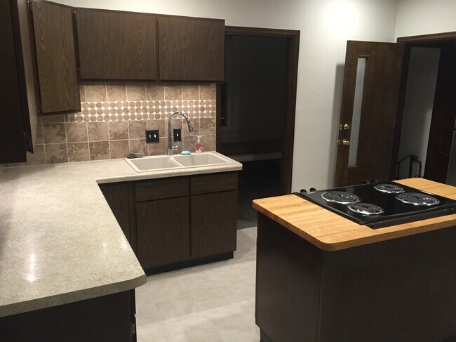 Photo - 412 E 5th St Unidad Apt 1