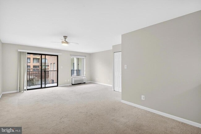 Photo - 1020 N Stafford St Unit 204