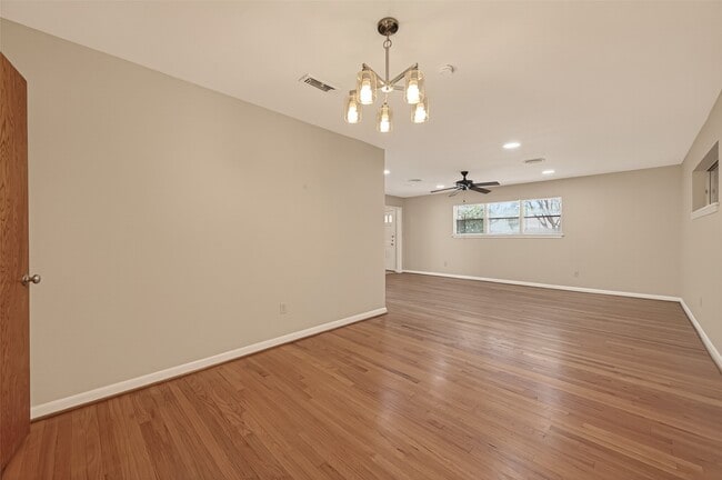 Photo - 5646 Hazen St