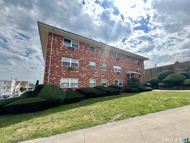 Building Photo - 35 Beers St Unit 304