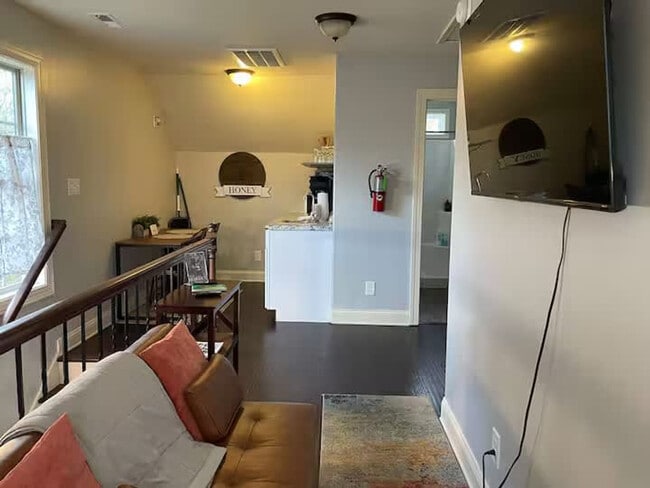 Photo - 206 E St Unidad ID1367376P