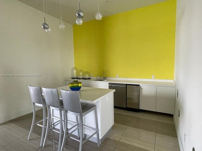 Photo - 2000 Metropica Wy Unit 605