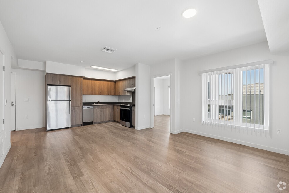 2BR, 2BA - 778SF - Living Room