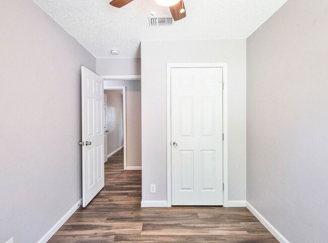 Photo - 1007 Echo Ln