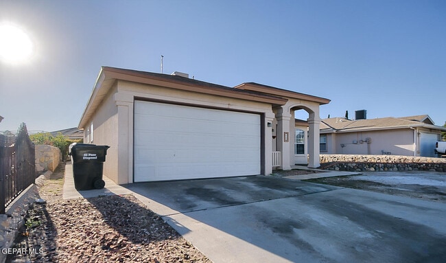 Photo - 233 Lago Claro Dr