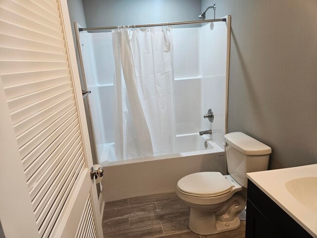 Photo - 402 Gunn St Unit 101