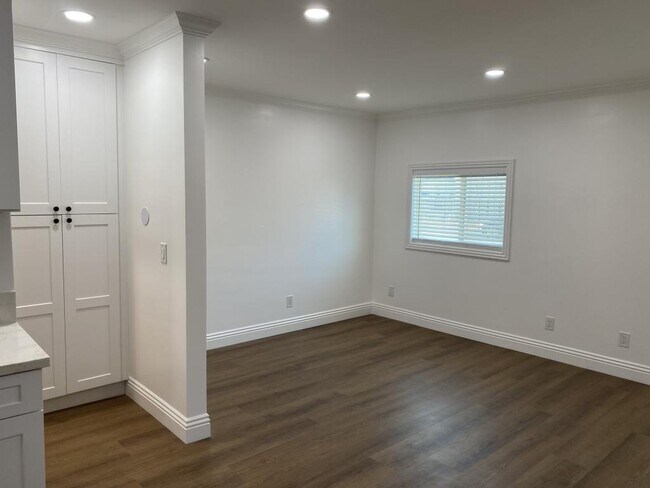 Photo - 7217 Eckstrom Ave