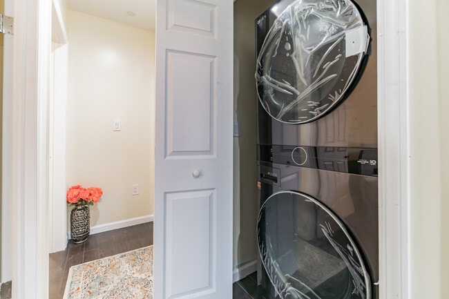 washer an dryer - 14330 185th St Unit 1