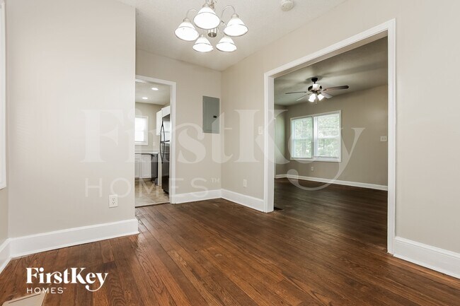 Photo - 1731 N Olympian Way SW