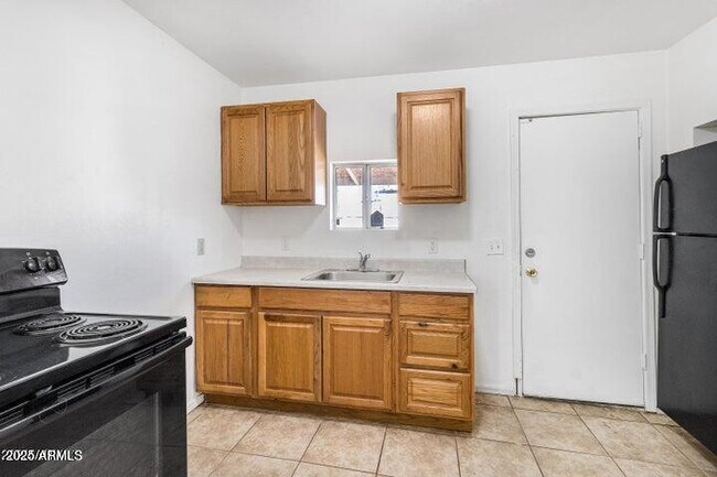 Photo - 412 W 9th St