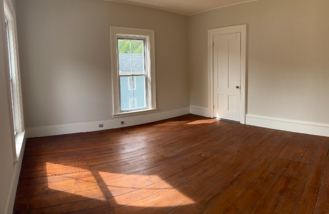 Building Photo - 22 Main St Rental