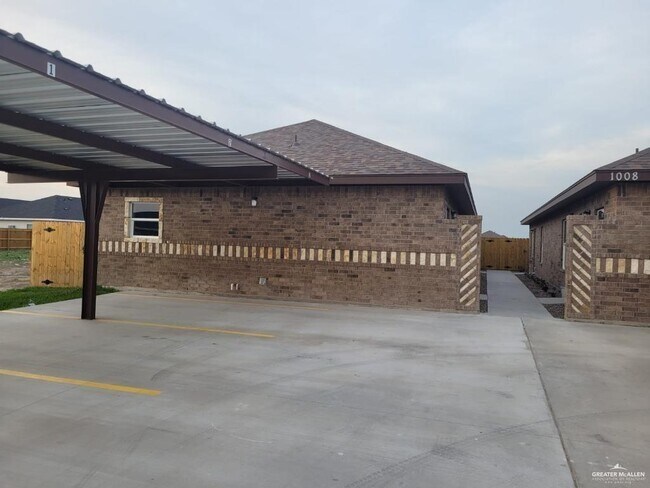 Building Photo - 9 W Kohala Ave Unit 4