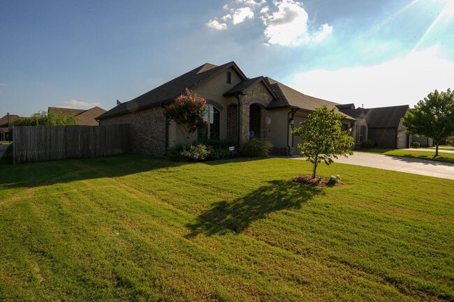 Photo - 3 Bed | 2 Bath in New Tulsa!