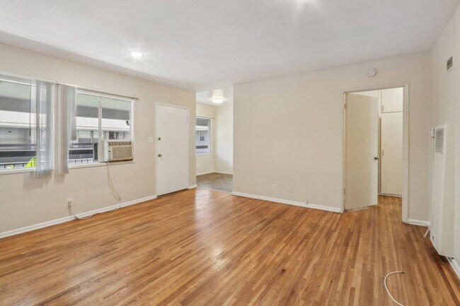 Photo - 652 Veteran Ave